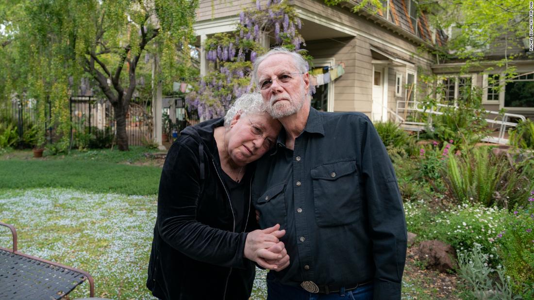 Nỗ lực chữa bệnh cho con trai của nhà khoa học 79 tuổi